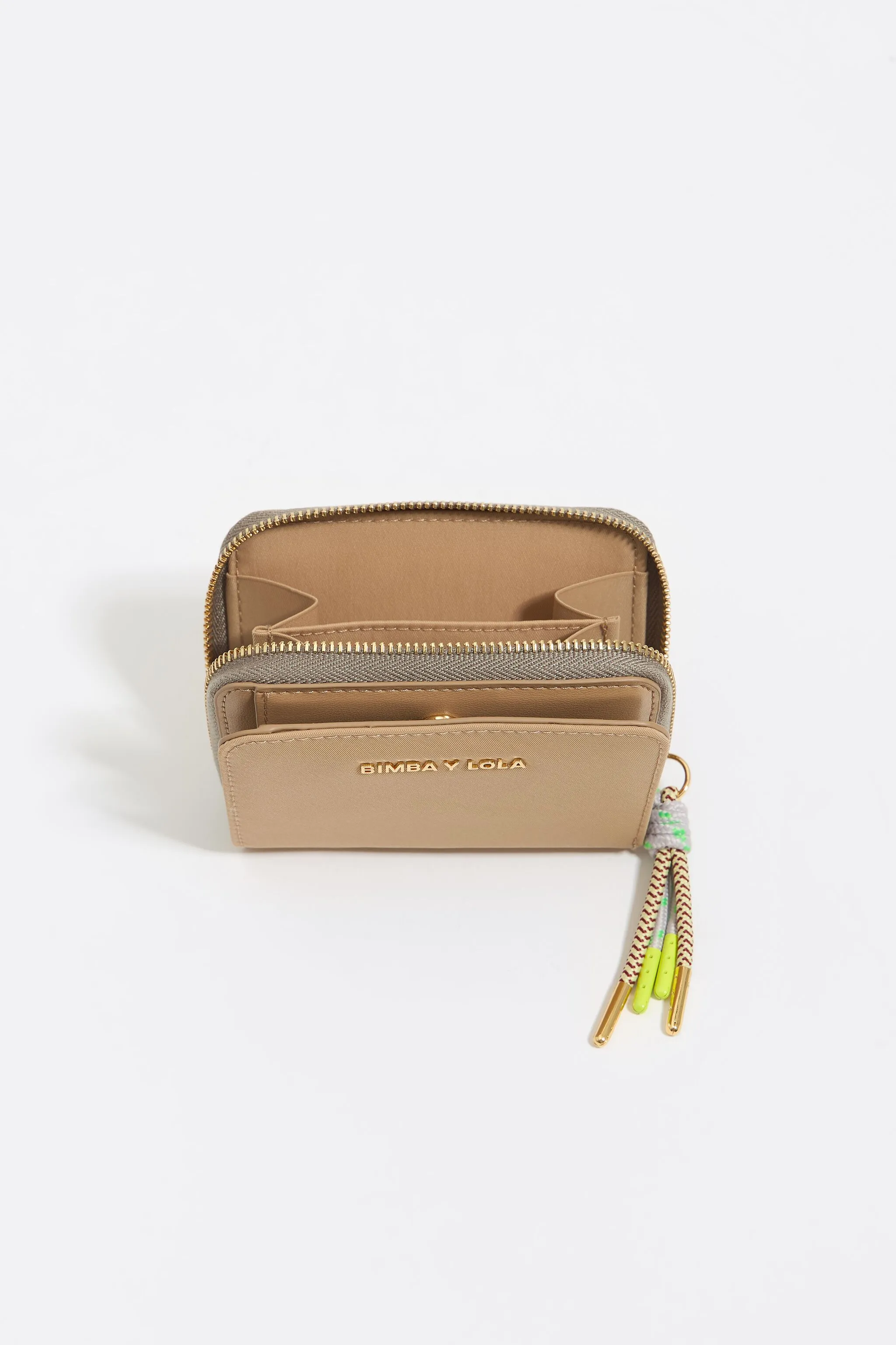 Cartera solapa nylon camel claro