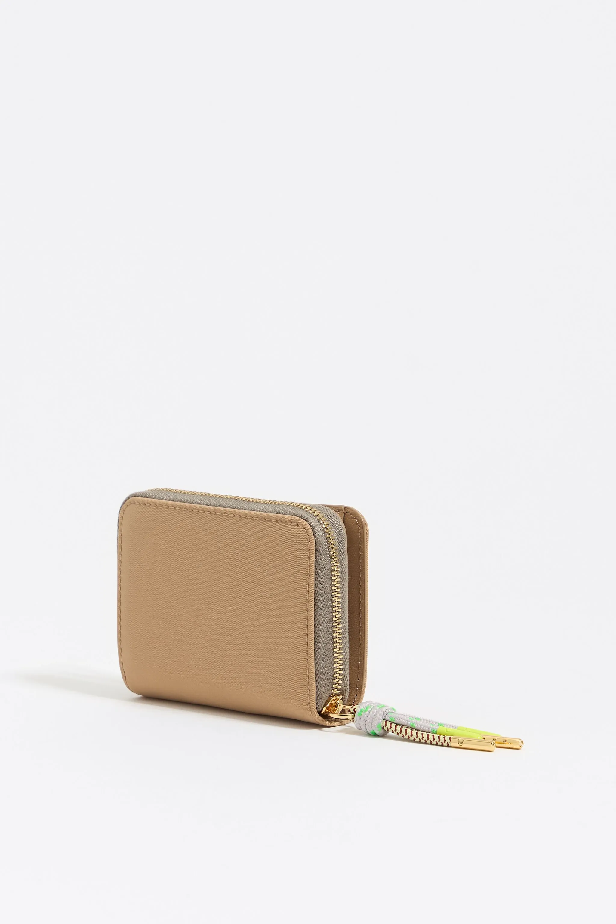 Cartera solapa nylon camel claro