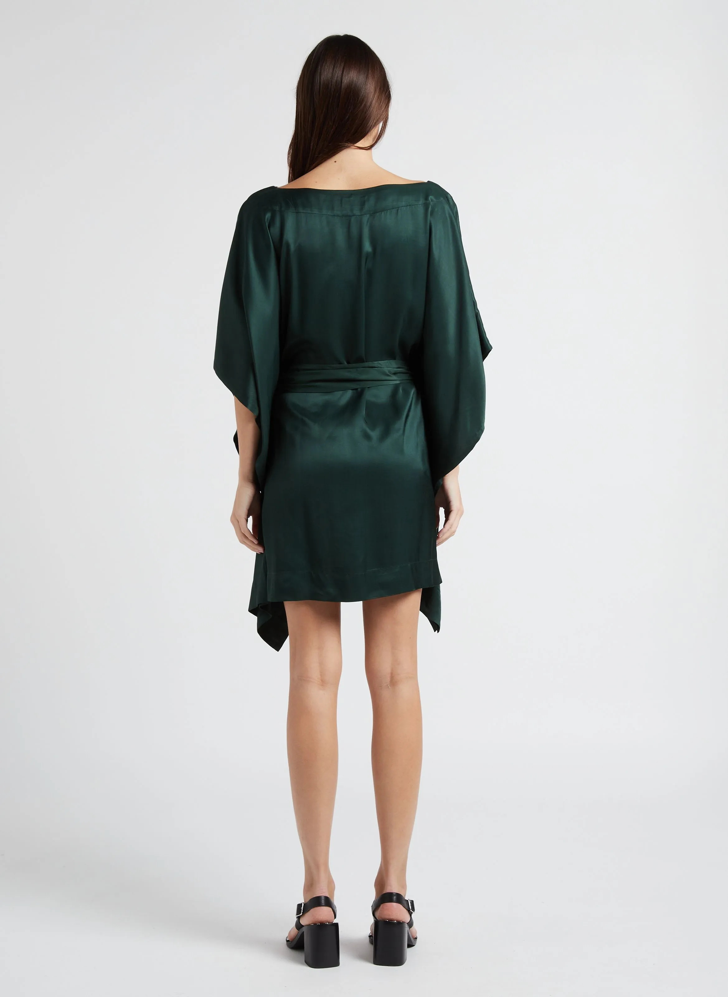 CARTNEY - Vestido corto con cuello barco en verde