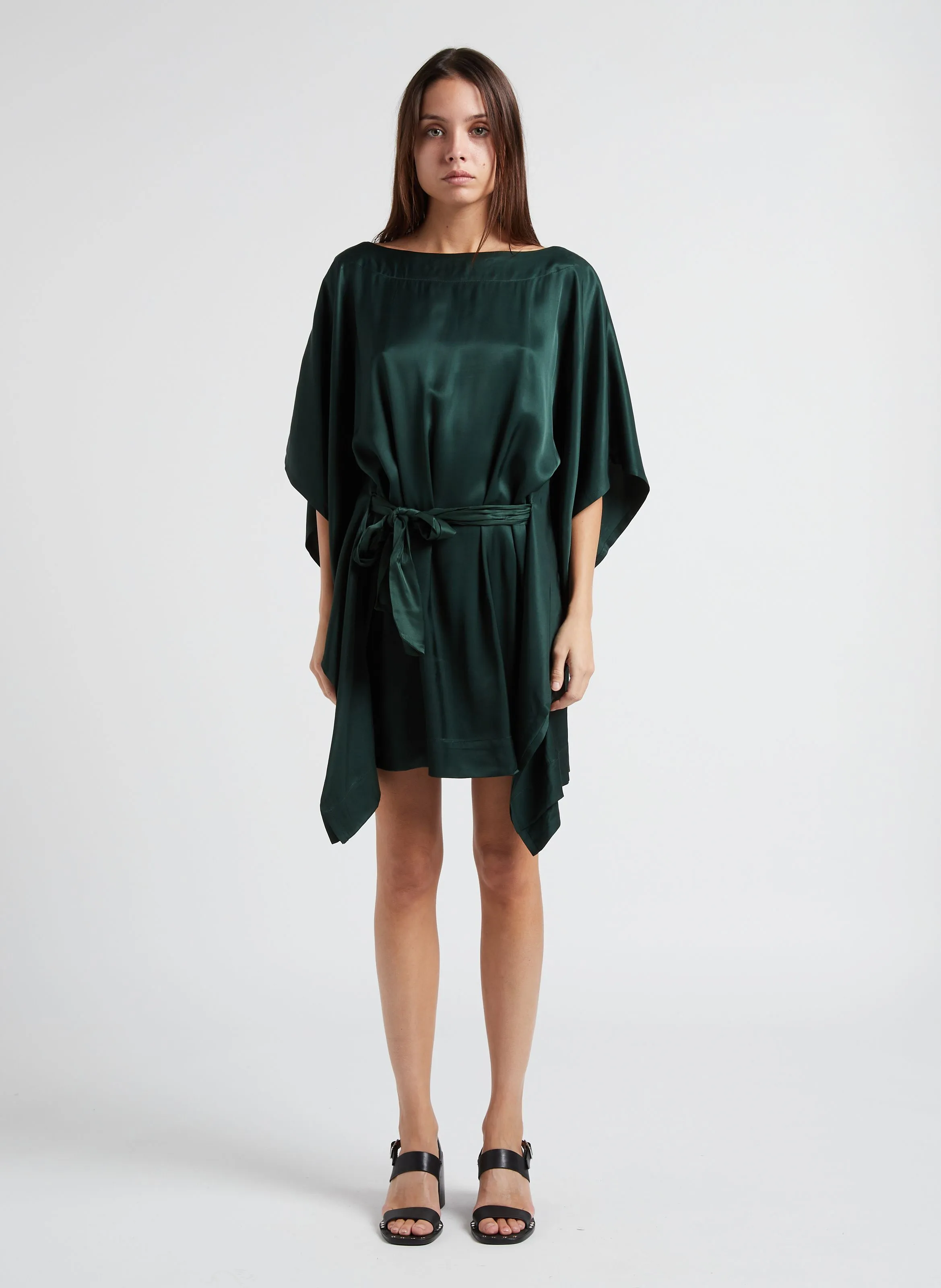 CARTNEY - Vestido corto con cuello barco en verde