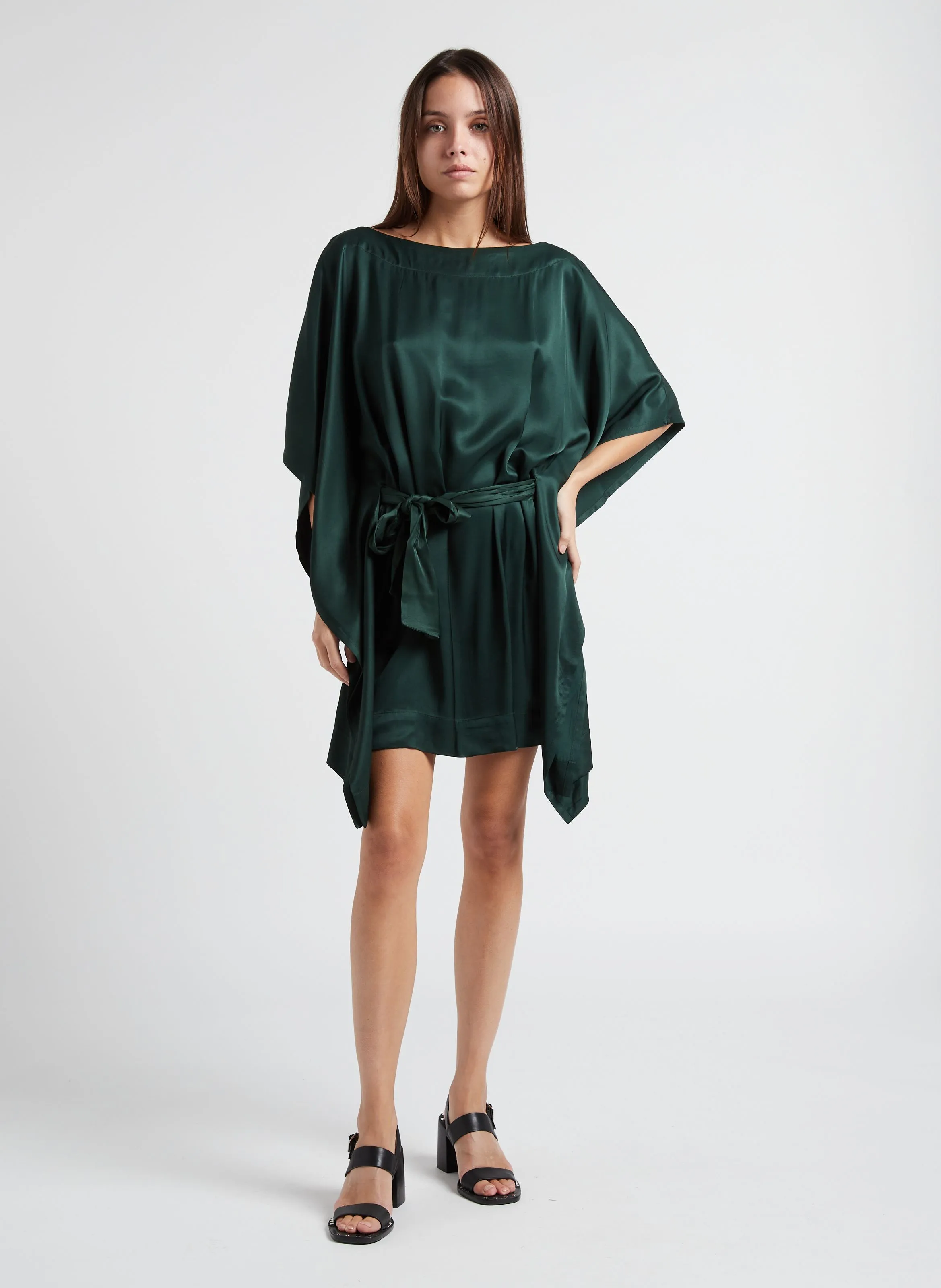 CARTNEY - Vestido corto con cuello barco en verde