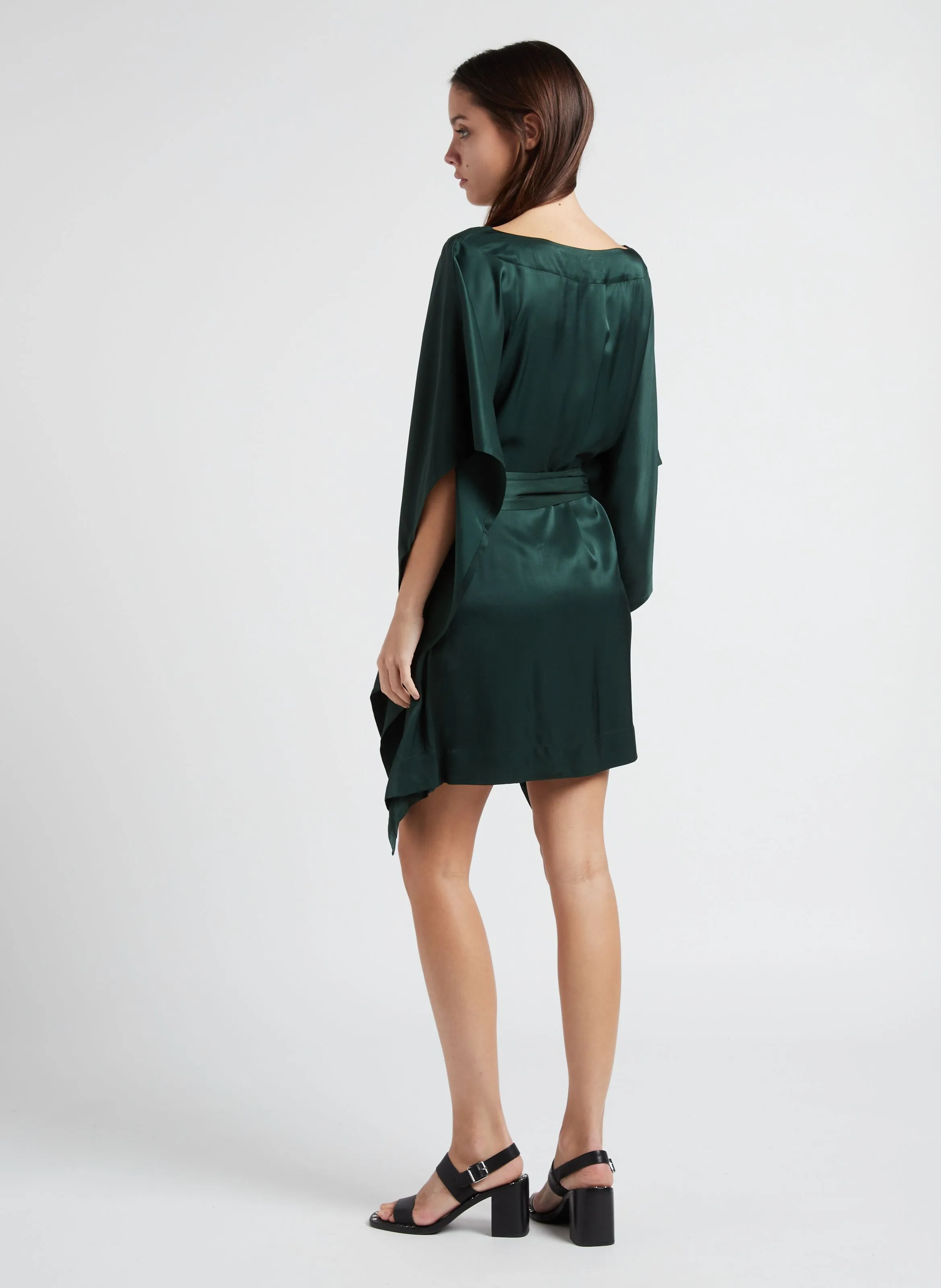 CARTNEY - Vestido corto con cuello barco en verde