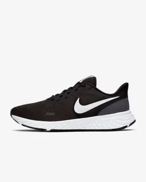 Nike Revolution 5