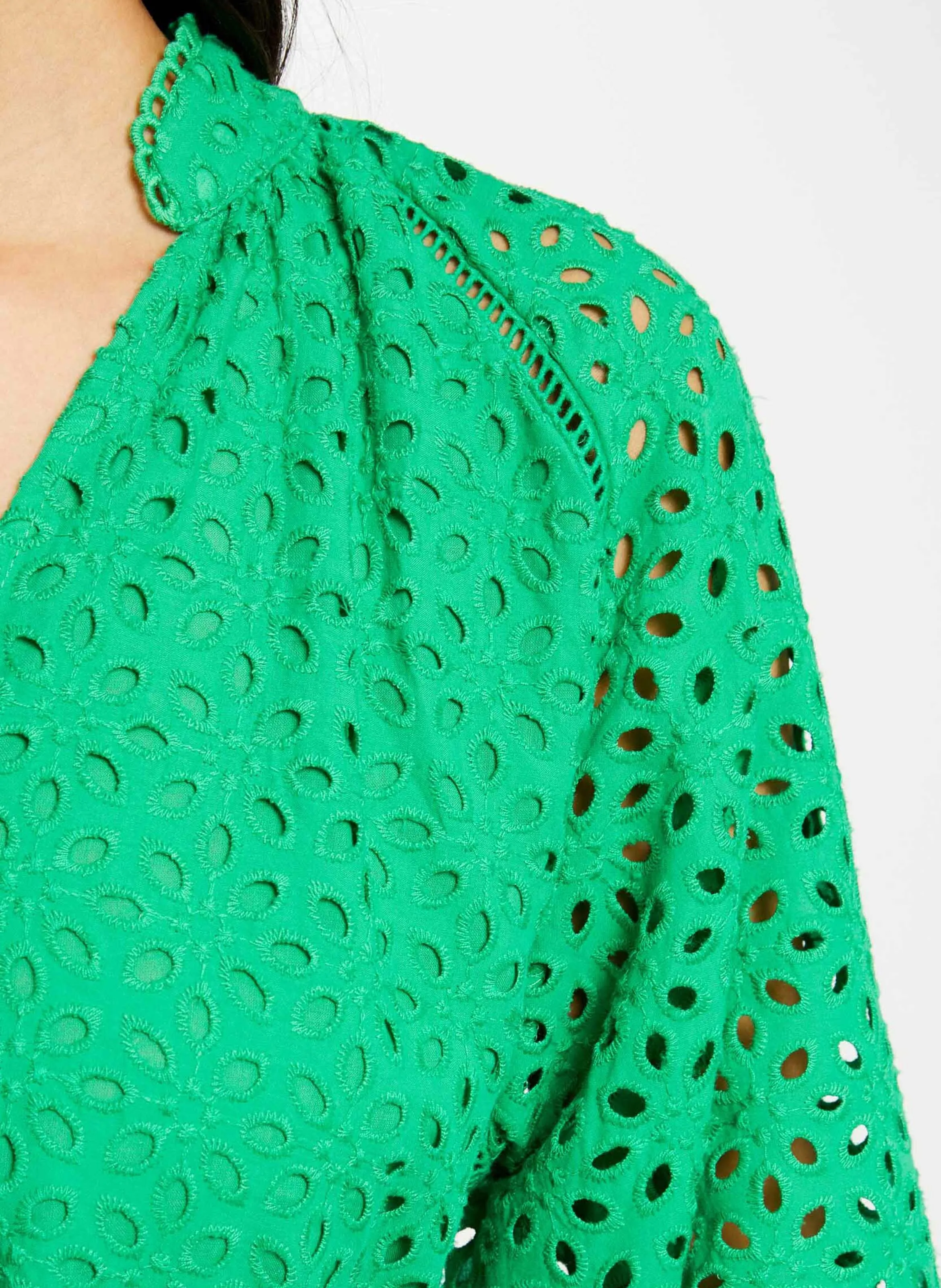 RFLAM - Vestido corto trapecio bordado en algodón en verde