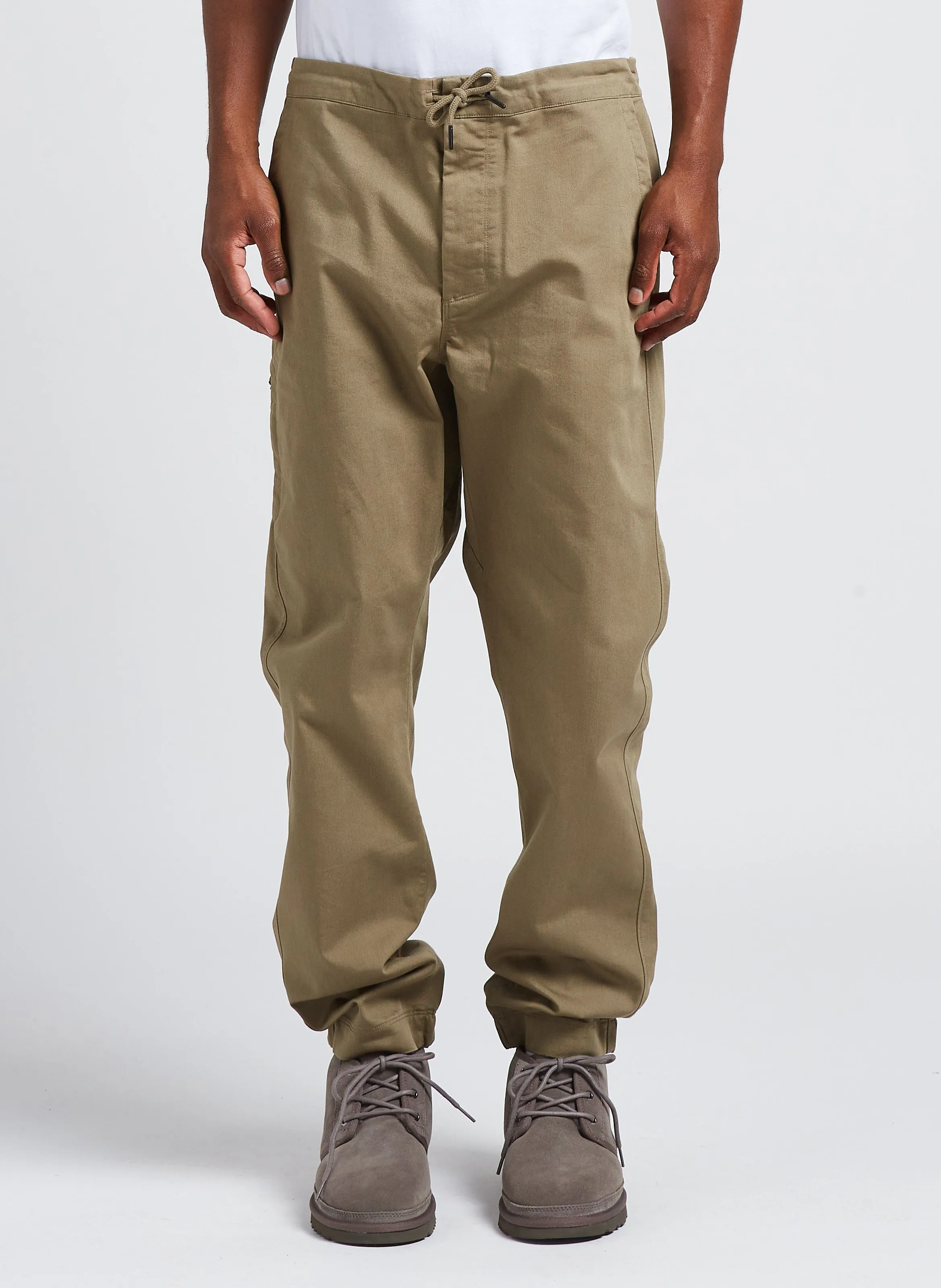 TWILL TRAVELER - Pantalón recto de mezcla de algodón orgánico en verde