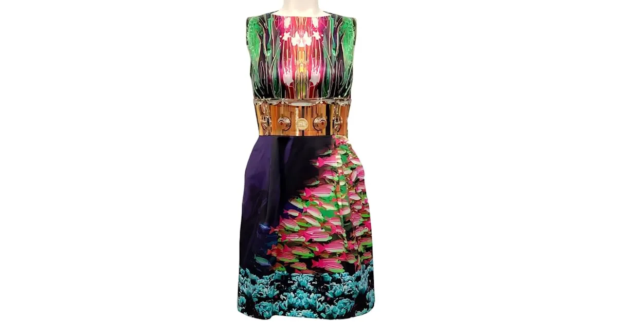 Vestido azul sin mangas con estampado de peces de seda multicolor de Mary Katrantzou 