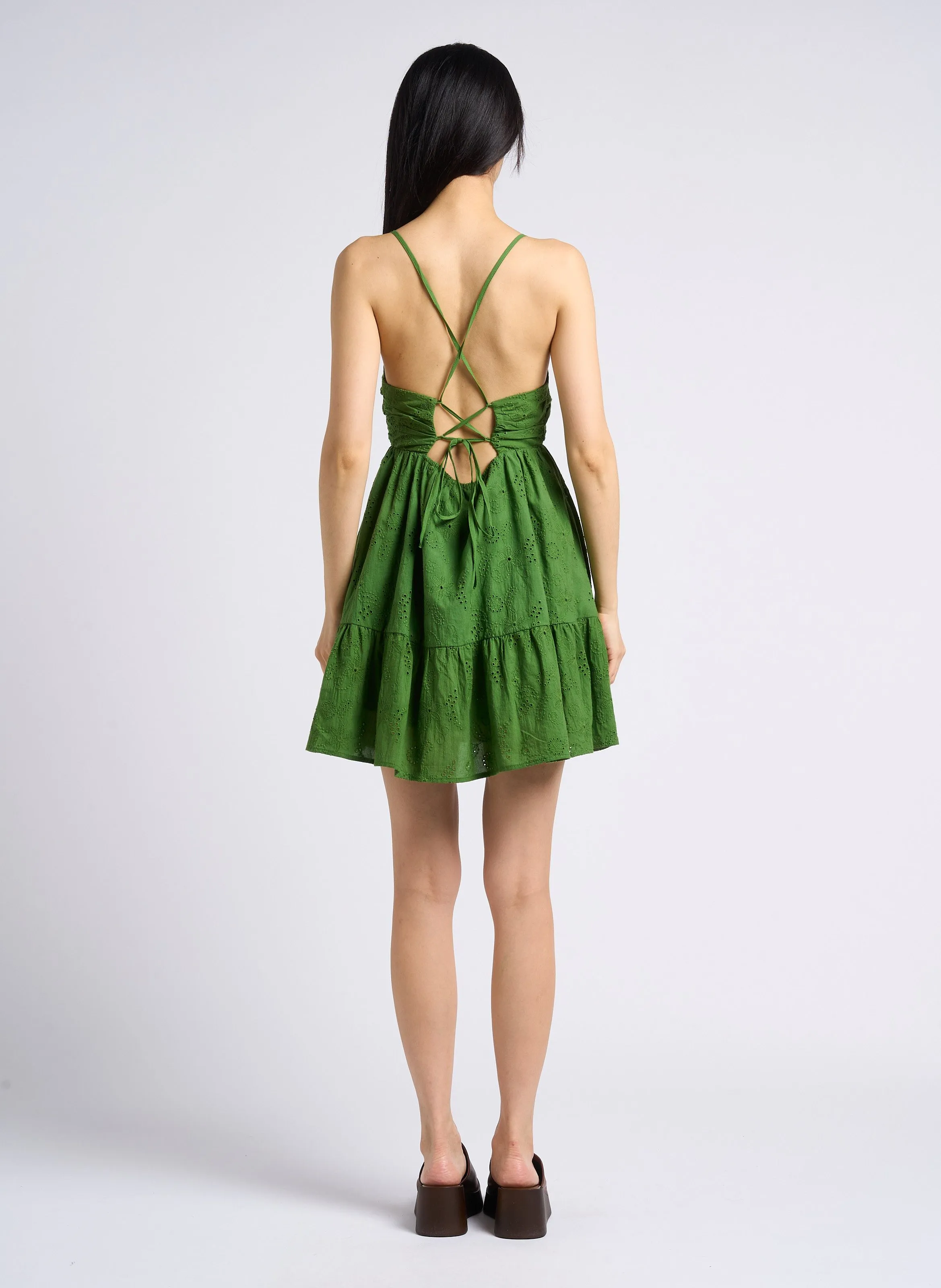 Vestido corto de algodón bordado en verde