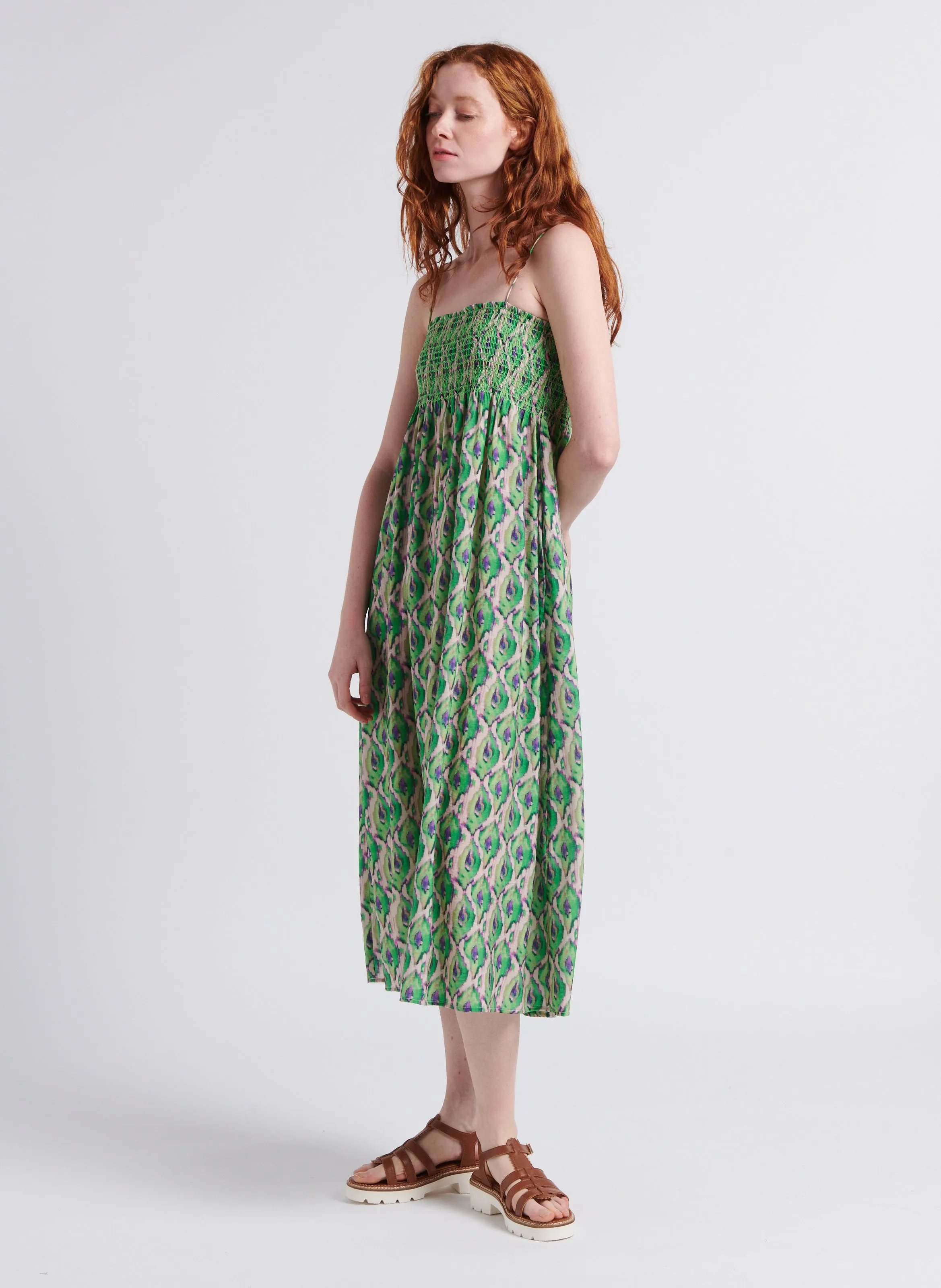 Vestido midi recto estampado con escote cuadrado en verde